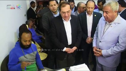 وزير البترول يطلق الغاز الطبيعى لأول منزل بحى الصداقة بأسوان