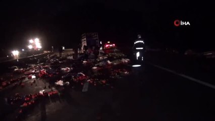 Fethiye'de Kamyon Devrildi Tonlarca Domates ve Sebze Yola Saçıldı
