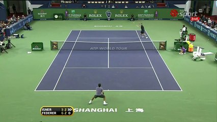 Roger Federer Unbelievable point vs Isner - Shanghai 2010