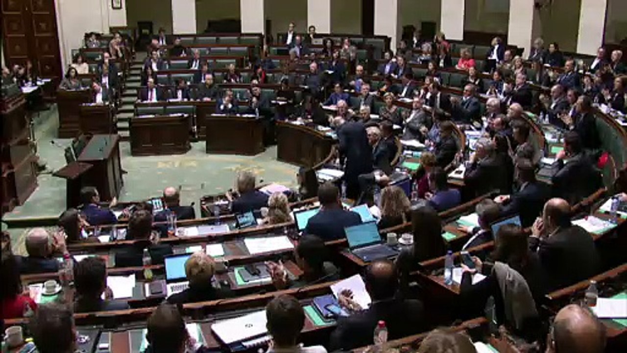 El primer ministro de Bélgica anuncia su dimisión