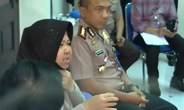 Sakit, Tri Rismaharini Tinjau Jalan Ambles. 