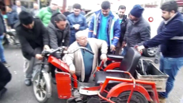 Kazada yaralanan engellileri hastaneye yetiştirmek için seferber oldular