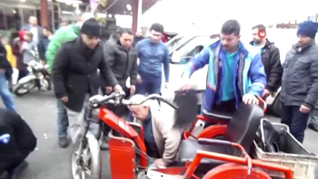 Kazada Yaralanan Engellileri Hastaneye Yetiştirmek İçin Seferber Oldular