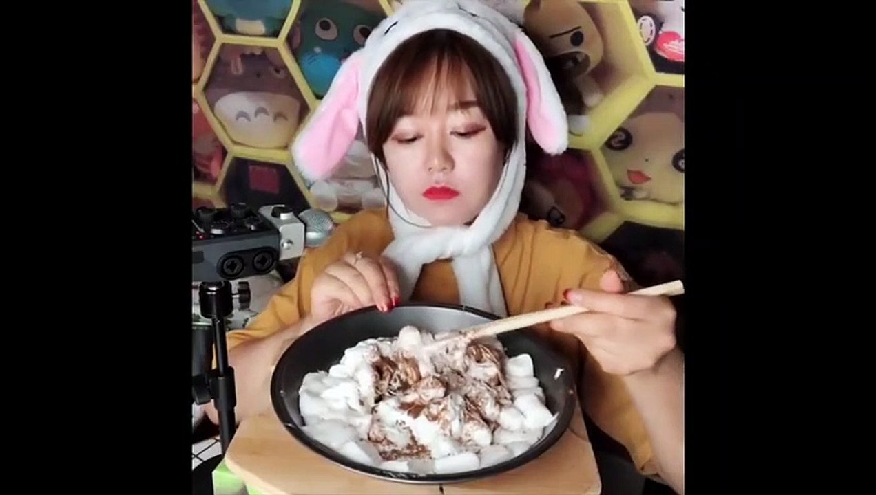【eating show】美女大胃王吃,猪鼻子,青蛙,章鱼,冰块,肥肉-不知名食物,挑戰吃各種食物錦集-各奇怪食物-變態吃貨品嘗中國美食-大熱量超-Chinese eating show-NO.494