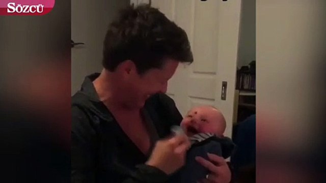 Sevimli bebeğin kahkahası izleyenleri güldürüyor
