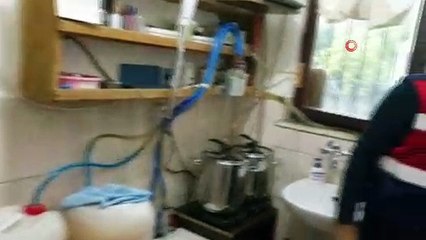 Eve baskın yapan jandarma gözlerine inanamadı...Ev değil, ‘alkol imalathanesi’