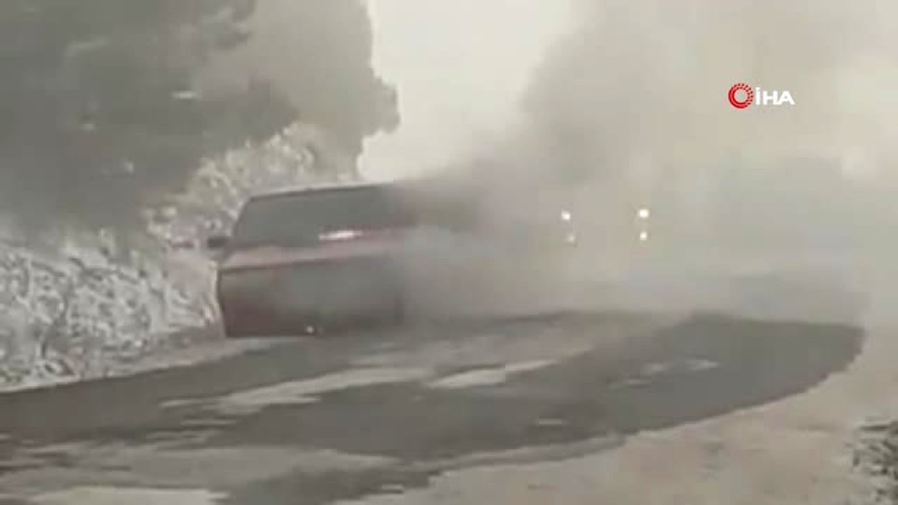 Spil Dağı'nda Araç Yangını Kamerada