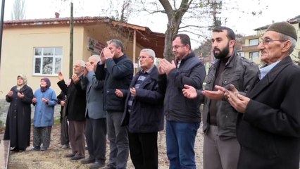 Şehit dedelerinin izini sürüp anıt yaptırdılar - BİLECİK