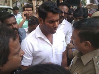 తాళాలు బద్దలు కొట్టే ప్రయత్నం చేసిన హీరో విశాల్ అరెస్ట్, పరిస్థితి ఉద్రిక్తం!