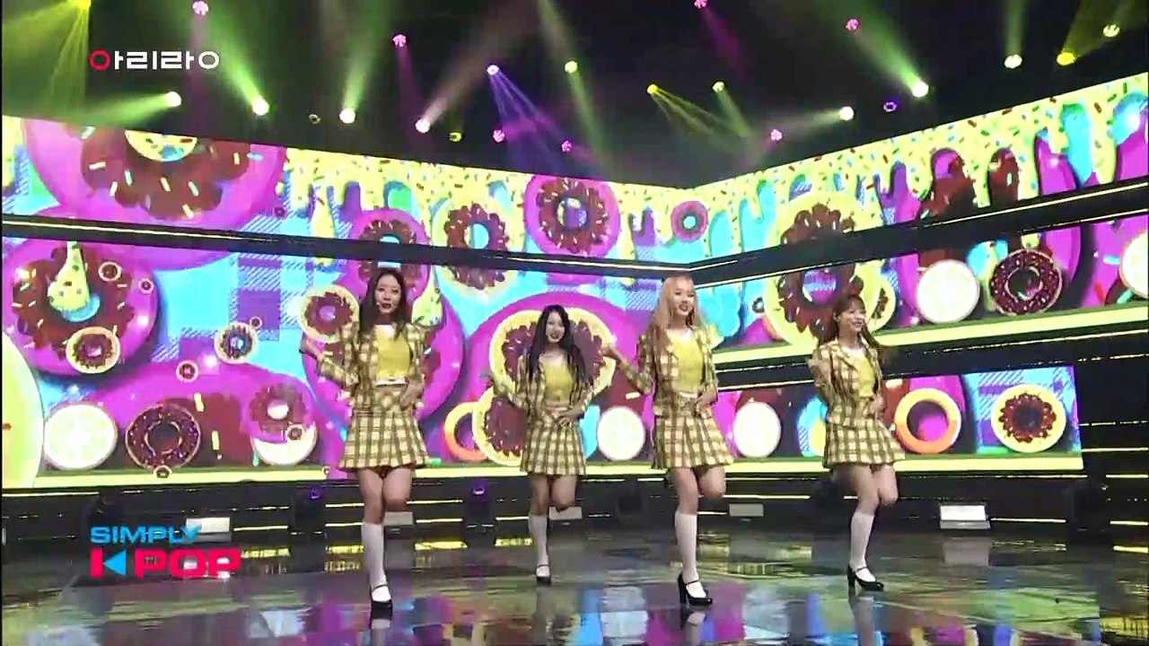 180629 Arirang Simply KPOP LOONA yyxy - love4eva