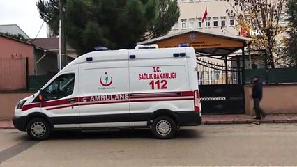 Deprem esnasında baygınlık geçiren öğrenci hastaneye kaldırıldı