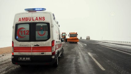 Kars'ta trafik kazaları: 4 yaralı