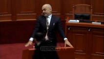 Report TV - Ja momenti kur deputeti i PD Endri Hasa godet Ramën me vezë në bark