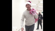 Bonnet sur la tête et cadeaux dans le dos, Obama s'improvise Père Noël pour des enfants malades