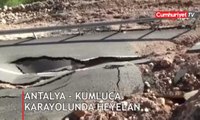 Antalya-Kumluca karayolunda heyelan