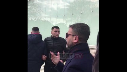 Protestuesit ndjekin dhe provokojnë deputetin e PS: I duam tarifat sa Erion Brace