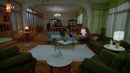 Zengin olan Nazan, eski karakterine geri dönüyor! - Kırgın Çiçekler 94.Bölüm