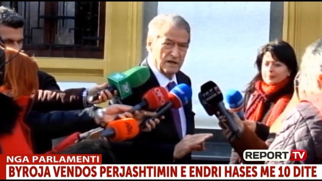 Report TV - Vezët drejt Ramës, Berisha: Ishte kartolinë nga studentët, vinin nga Surreli