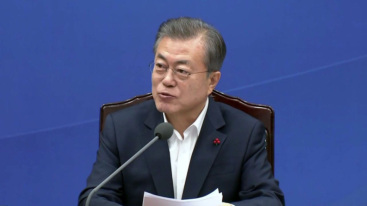 문 대통령 "내년엔 흔들림 없는 평화 정착해야" / YTN