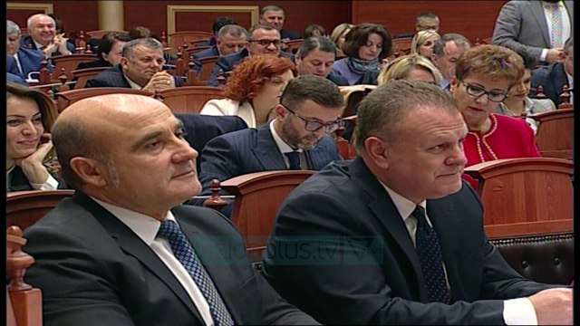 Deputetët e PD qëllojnë drejt Kryeministrit Rama - News, Lajme - Vizion Plus