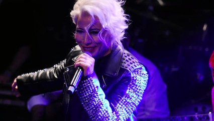 İNTİZAR SUSKUNLUĞUNU KONSERİNDE BOZDU