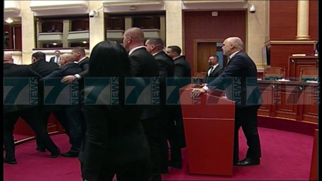 RAMA IRONIZON OPOZITEN «E KANE KALUAR KOHEN KOTECEVE DUKE VJEDHUR VEZE» - News, Lajme - Kanali 7