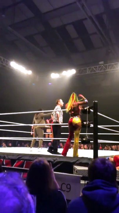 IIconics (Billie Kay and Peyton Royce) vs Asuka and Naomi vs Carmella and Lana - WWE Aberdeen November 4th 2018