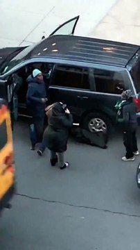 Une mère réussi à maitriser un homme qui voulait lui voler sa voiture !