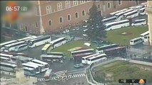 [이 시각 세계] 로마 관광지 도로 점거나선 '대형 버스'