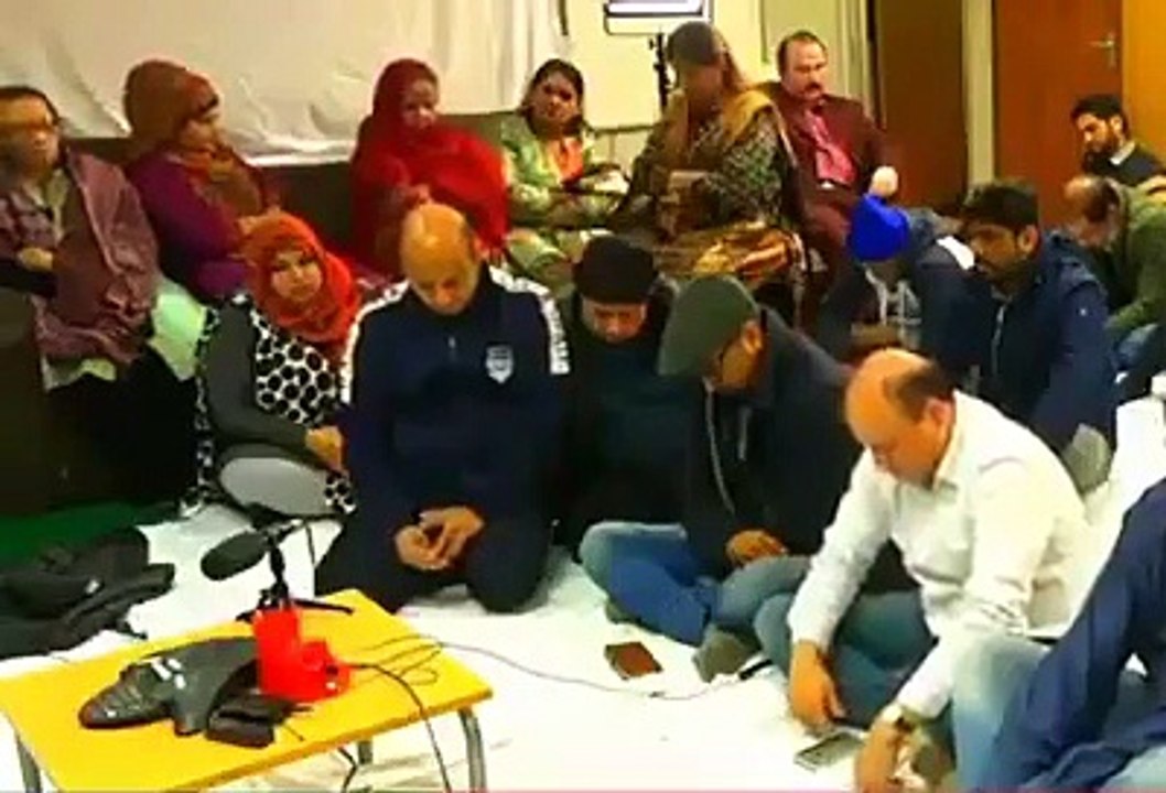 Altaf Hussain Cursing Pak Army