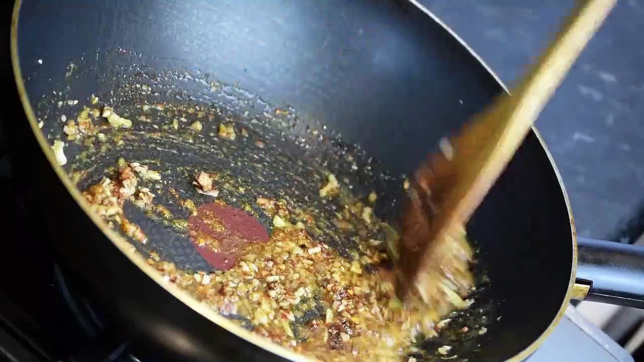 Soup food cuisine: Vietnamese beef noodle soup - Món ăn ẩm thực: Bún bò VN