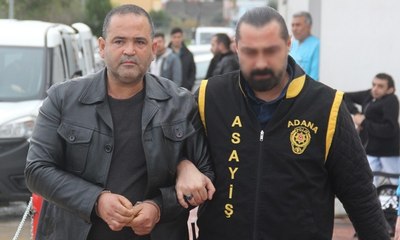 Sokak köpeklerini pompalıyla vurdu, 'Çocuğumu ısırdılar' dedi