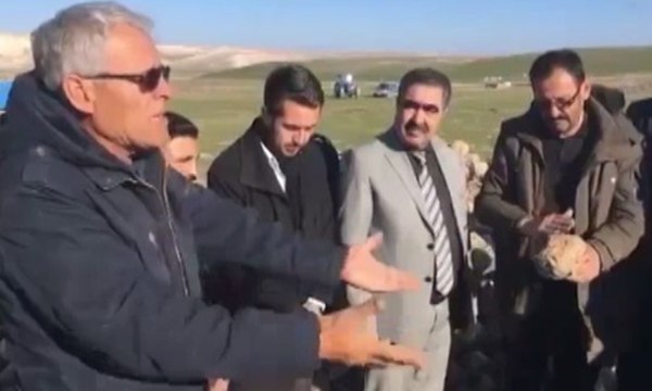 Sosyal medya bu çiftçiyi konuşuyor: Yeter artık, içeri alırlarsa alsınlar