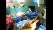 Caz Müzisyeni Musa Manzini, Açık Beyin Ameliyatı Olurken Gitar Çaldı