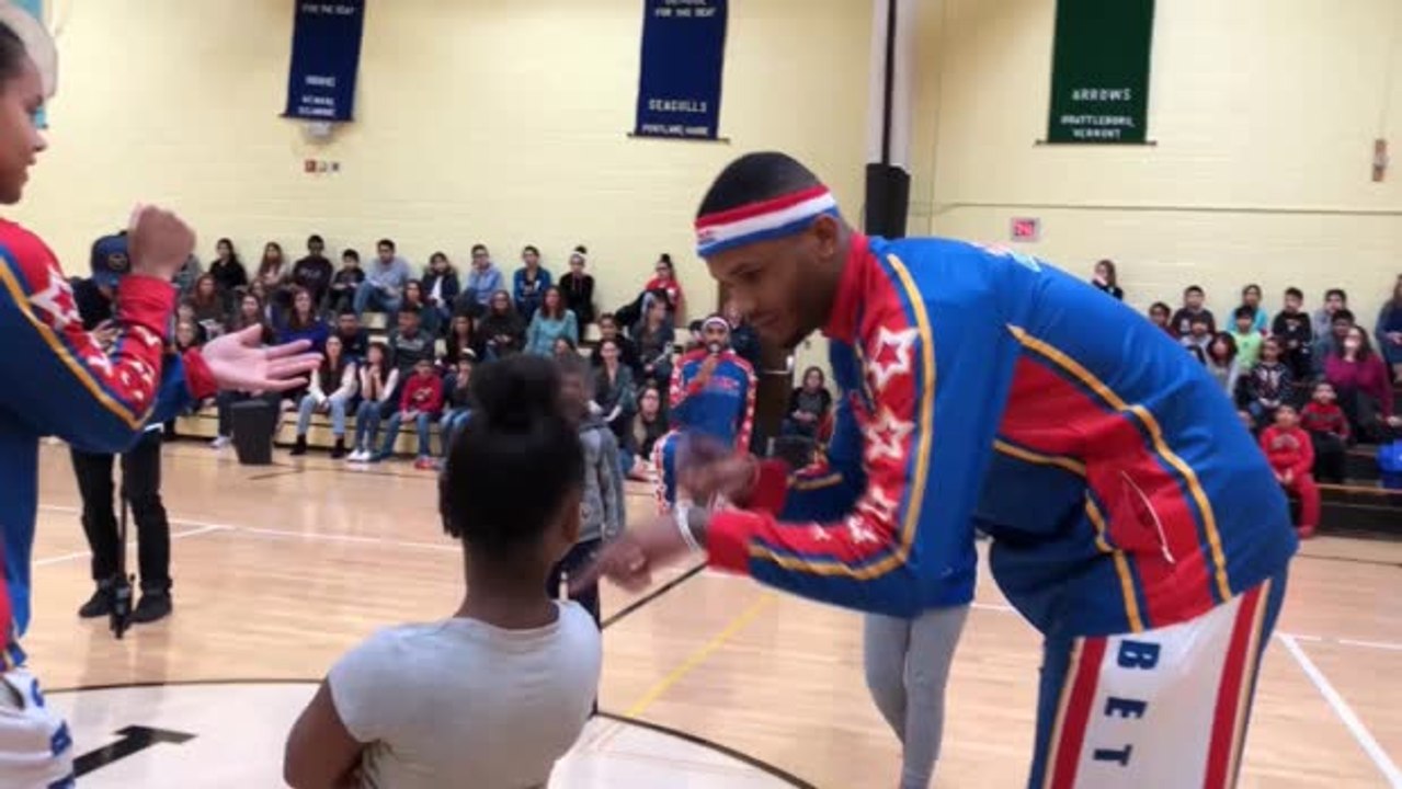 Harlem Globetrotters Kunjungi Sekolah Untuk Anak Tuna Rungu