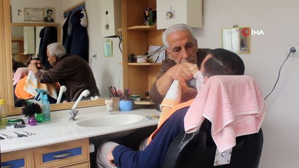 79 yaşında, çalışmayı bırakmıyor