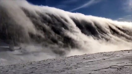 Une avalanche de brouillard sur le Jura
