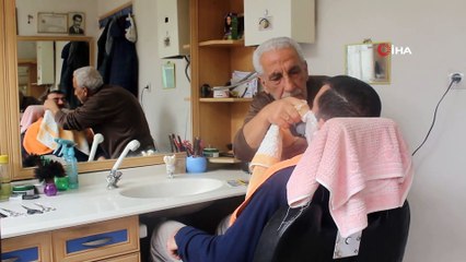79 Yaşında, Çalışmayı Bırakmıyor