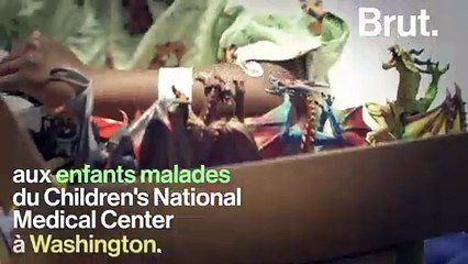 Barack Obama rend visite à des enfants malades déguisé en Père Noël