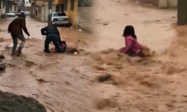 Sele kapılan öğrencinin kurtarılma anı kamerada