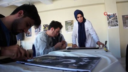 Dersten arta kalan zamanlarında Filografi sanatını öğreniyorlar