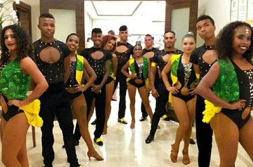 Kolombiyalı Dansçılar 12 Gündür Havalimanında Yaşıyor