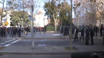 İspanya Karşıtı Gösteriler Barselona'da Hayatı Felce Uğrattı