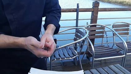 Bruno Gauvain dévoile ses secrets pour bien ouvrir les huîtres