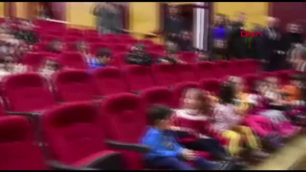 Tunceli'de İlk Kez Hacivat ve Karagöz Sahnelendi