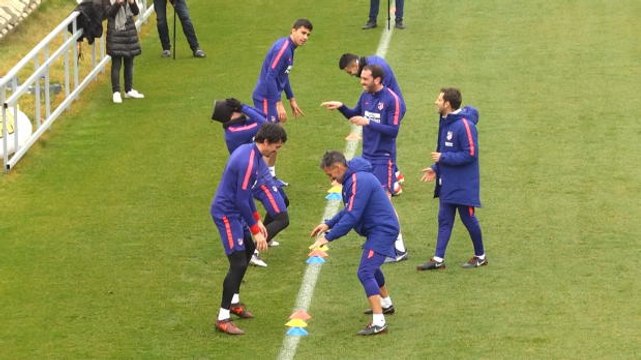 Griezmann poked in the eye by Godin in training