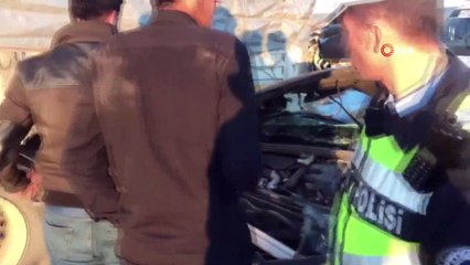 Seyir halindeki otomobil tıra çarptı : 1 yaralı