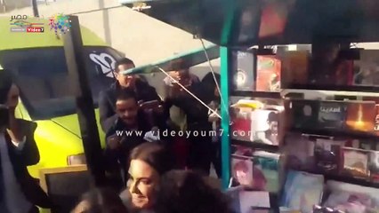 وزيرة الاستثمار تشتري لحفيدتيها "أجندة" و"بازل" من شارع 306