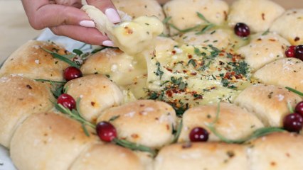 This Baked Fondue Bread Wreath Is Easy, Cheesy Goodness