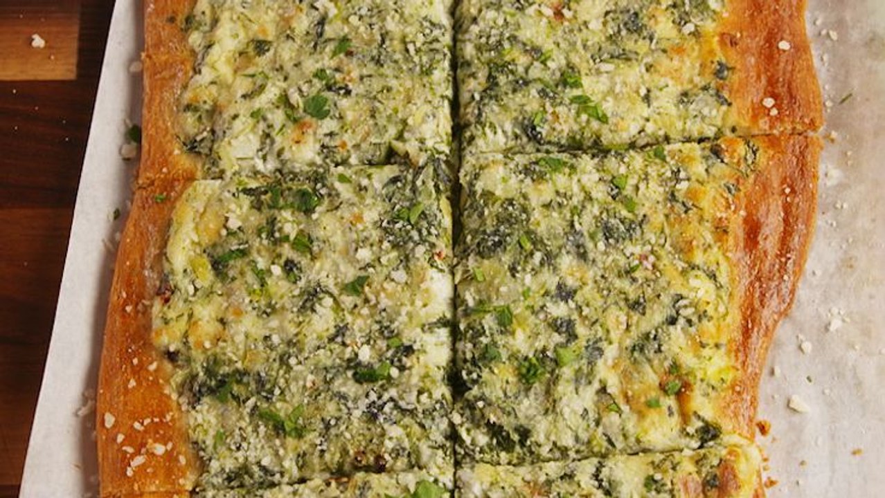 This Spinach & Artichoke Flatbread Is Ridiculously Delicious